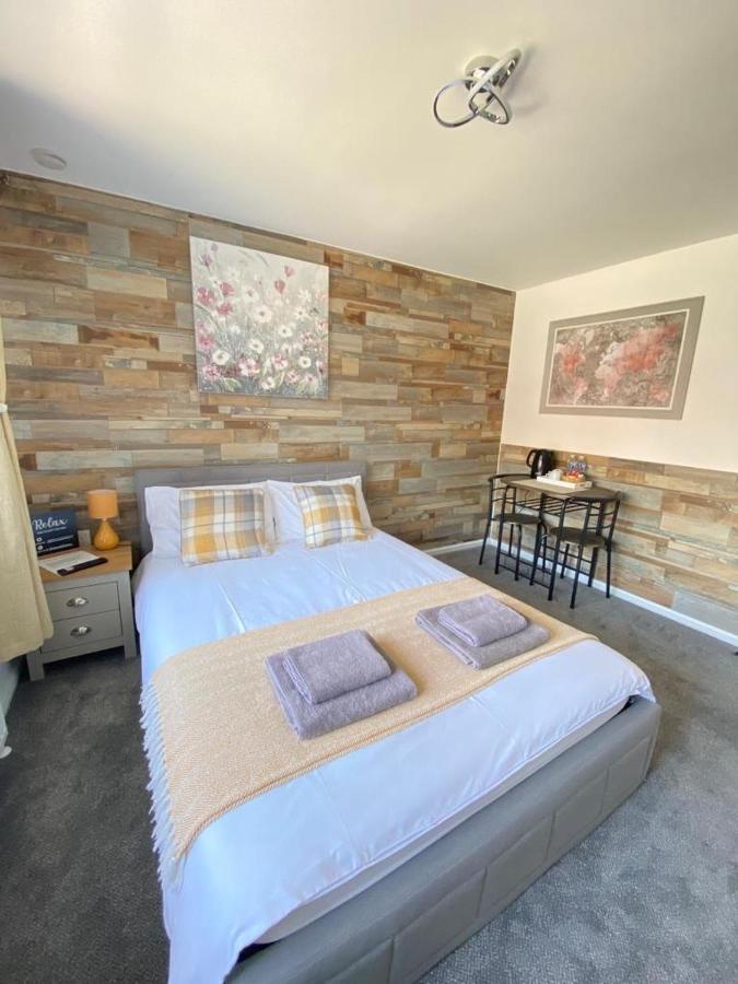 Gatwick Deluxe En-Suite Rooms Horley Exterior foto